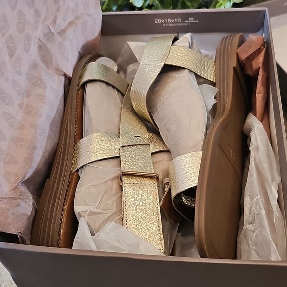 Franco Sarto gold flat sandals Size 7.5 NWT - Picture 11 of 13